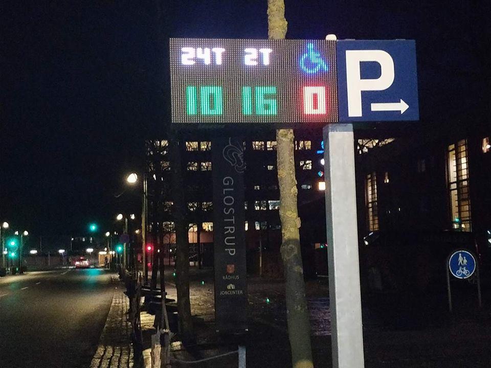 picture of parking sign showing available spaces